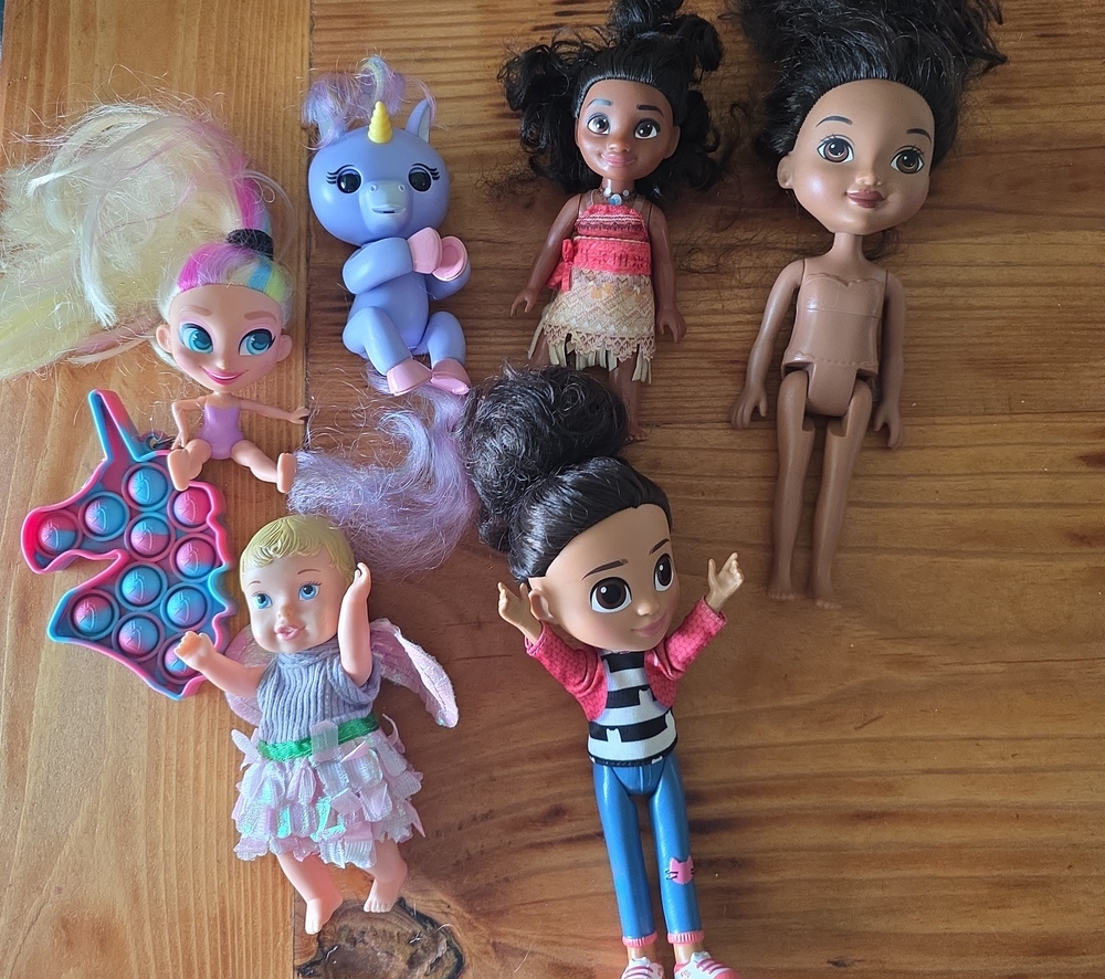 Assorted Kids Dolls and Unicorn Toy Set - Mixed Colors